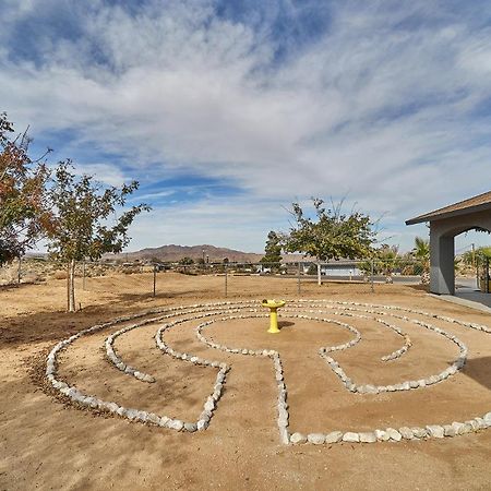 Eclectic Joshua Tree Villa Exterior photo