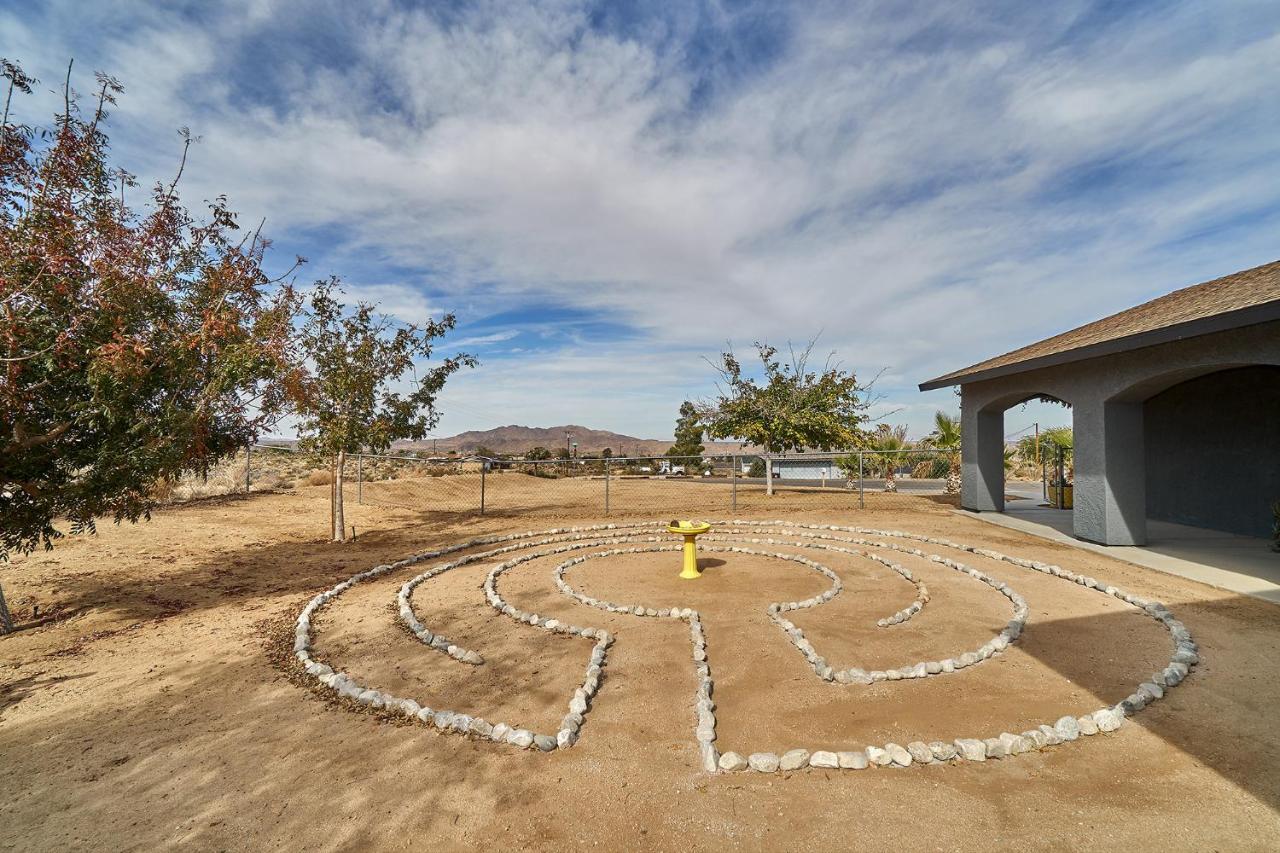 Eclectic Joshua Tree Villa Exterior photo