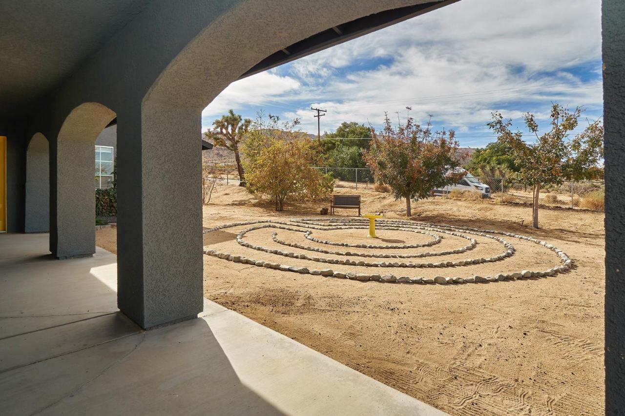 Eclectic Joshua Tree Villa Exterior photo