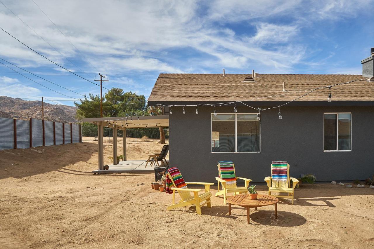 Eclectic Joshua Tree Villa Exterior photo